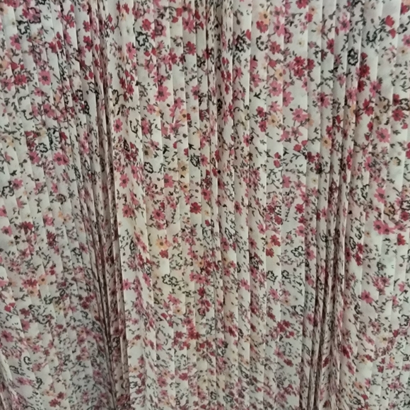 Floral Pink and White Dress - Picture 2 of 2